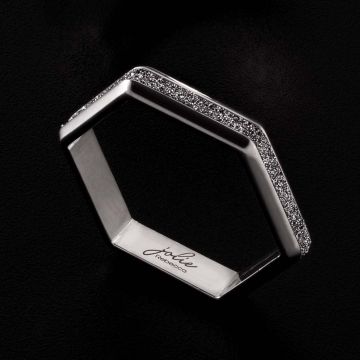 Geometric Jolie ring in silver and diamond dust